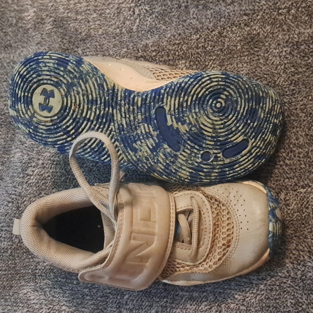 Under Armour Kids Sneakers - Picture 2 of 4